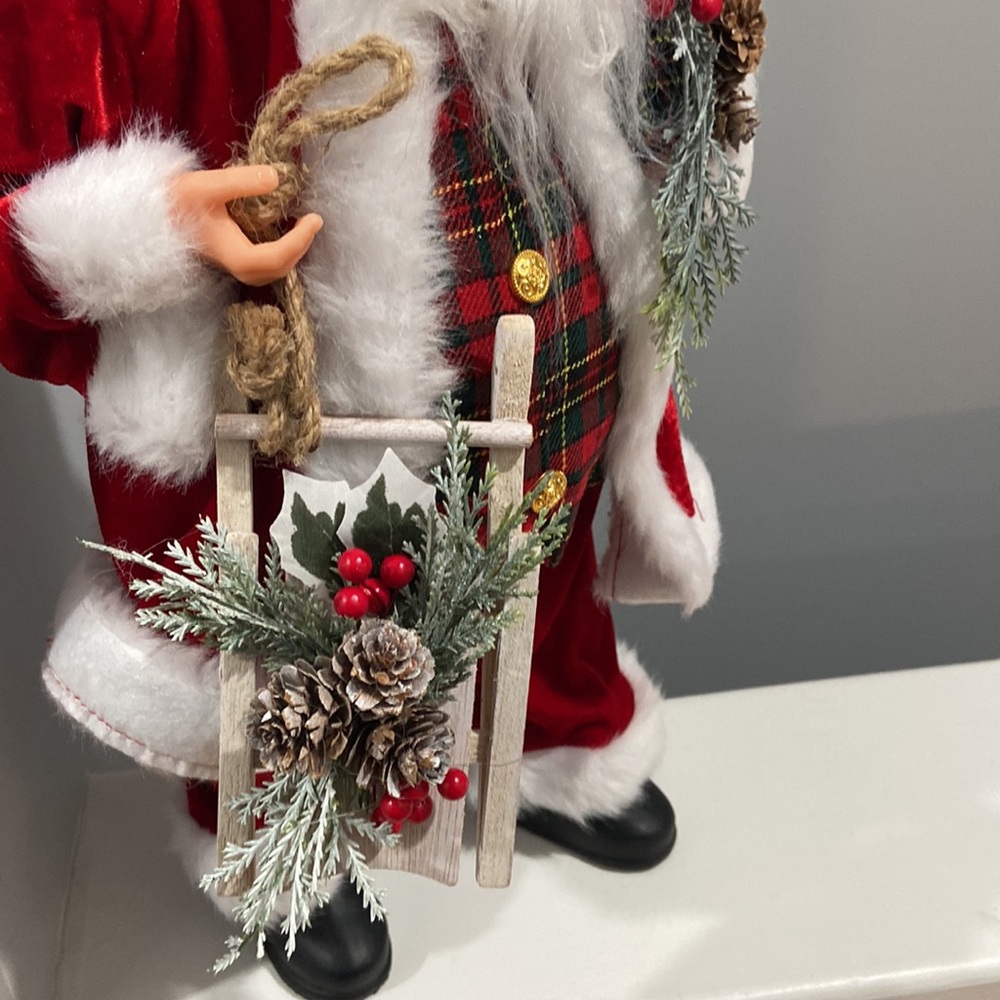 18 inch Santa Clause ๐
NWT holding a sled and present with greenery - Picture 3 of 9
